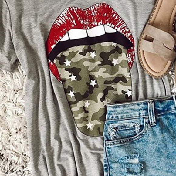 ❤️‍🔥Gray Camouflage Tongue Lip Graphic Short Sleeve T-Shirt❤️‍🔥Brand New❤️‍🔥 - Picture 3 of 5